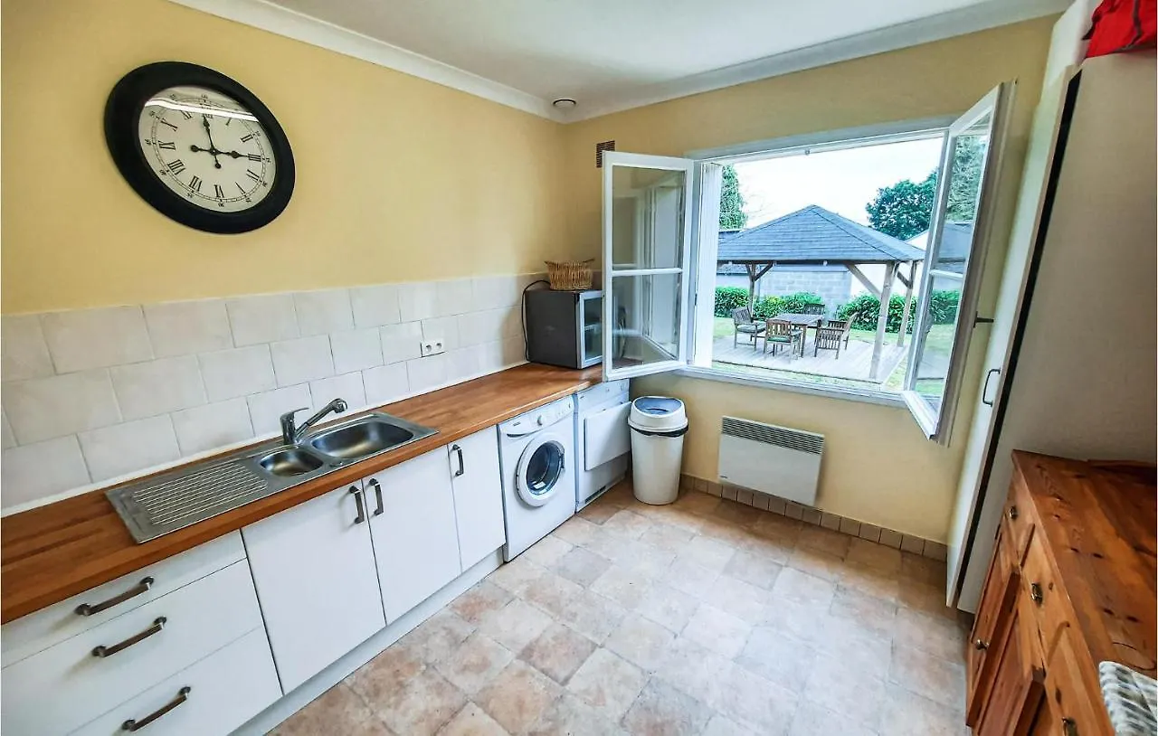 2 Bedroom Pet Friendly Home In Chelun 0*,  France
