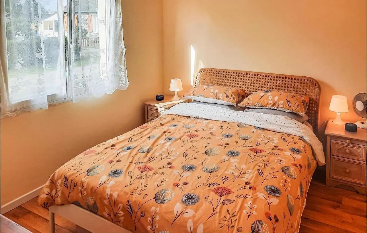 2 Bedroom Pet Friendly Home In Chelun France